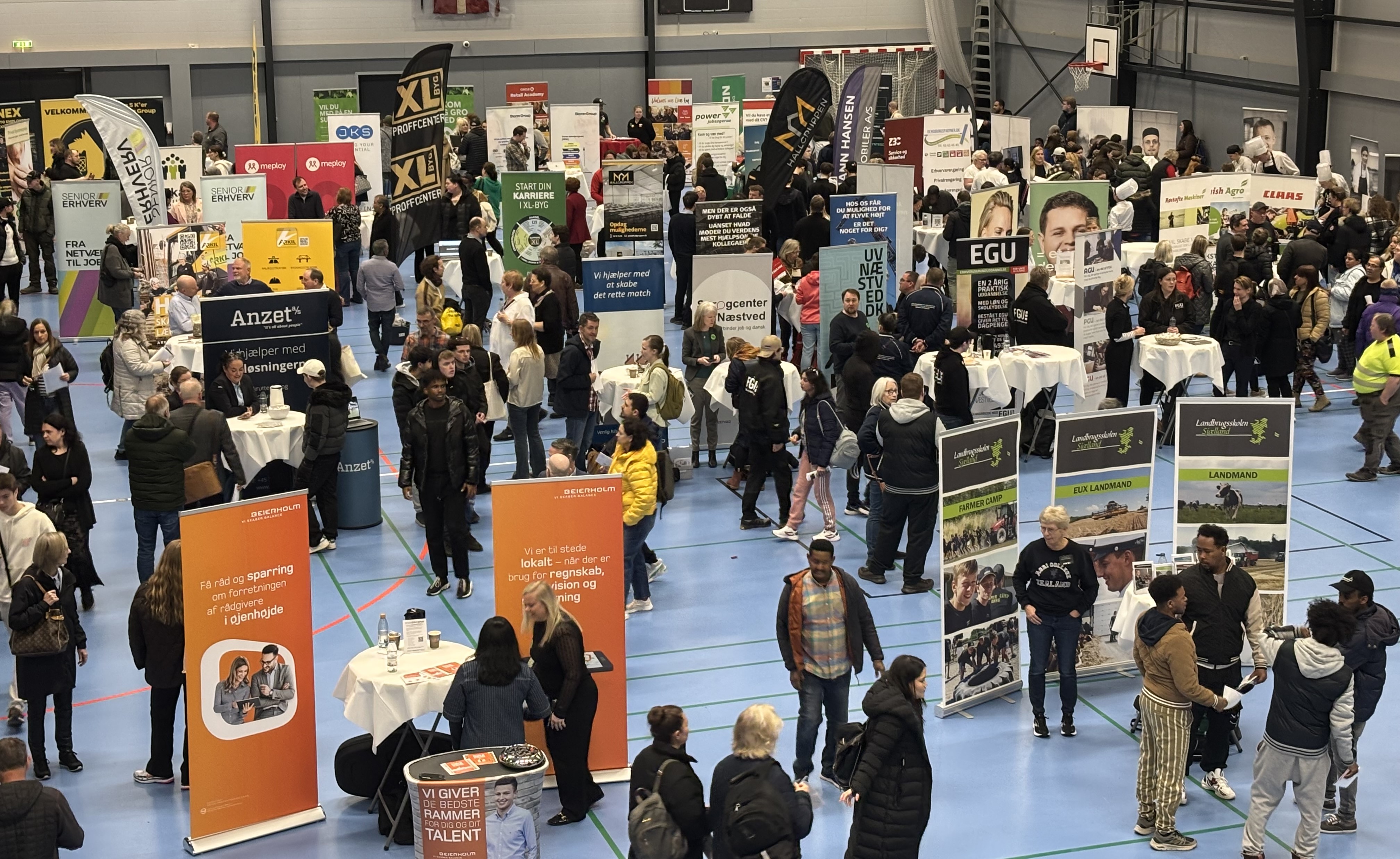 Besøgende til job- og uddannelsesmesse i Herlufsholm Hallerne 2023